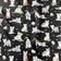 Tela de algodón - Patas de gatos y ovillos sobre fondo negro