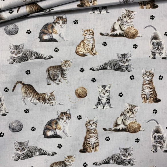 Tela de algodón - Patas de gato e hilo en gris claro