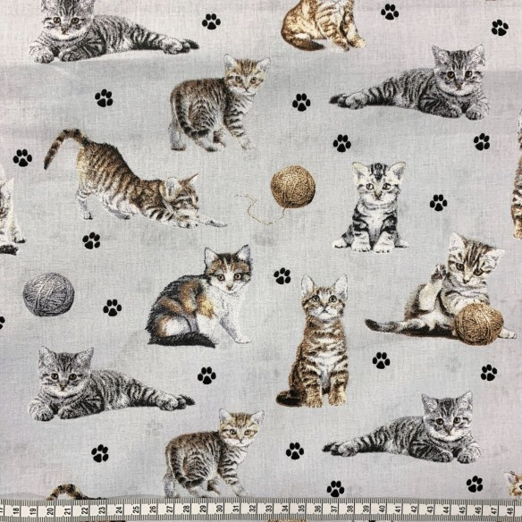 Tela de algodón - Patas de gato e hilo en gris claro