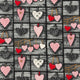 Tela de algodón - corazones patchwork 3D sobre gris