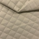 Tela de tapicería acolchada de cuero PU con diseño de diamante 5x5 - beige claro